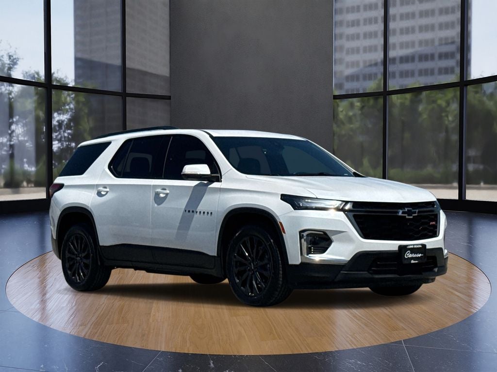 2023 Chevrolet Traverse RS in Pearl — front three-quarter view