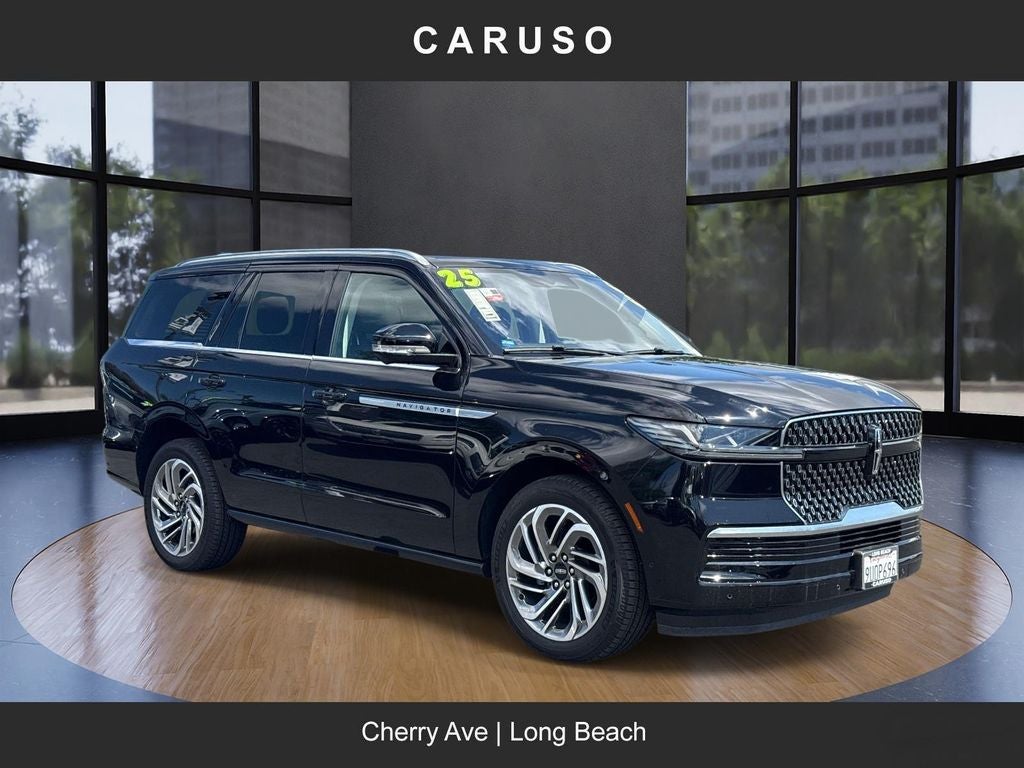 2025 Lincoln Navigator Reserve in Black Metallic — front three-quarter view