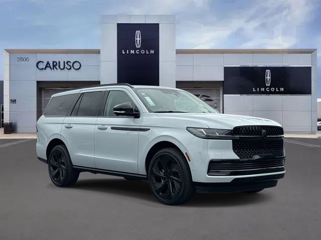 2025 Lincoln Navigator Reserve in Crystal White — front three-quarter view